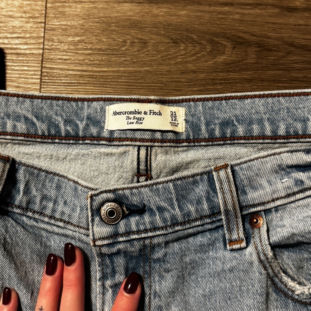 Abercrombie & Fitch The Baggy Low Rise Jeans - Picture 11 of 11